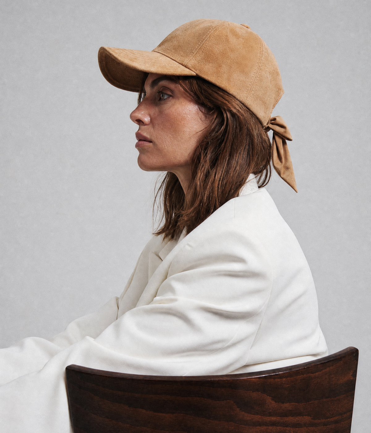 SUEDE BOW CAP.