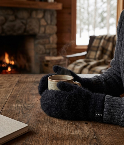 CLASSIC WINTER MITTENS.