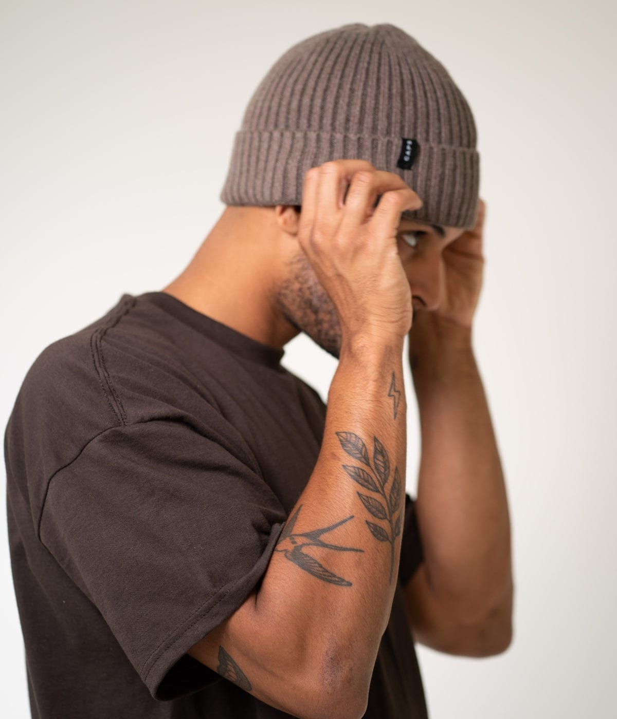 LOGO TEE.