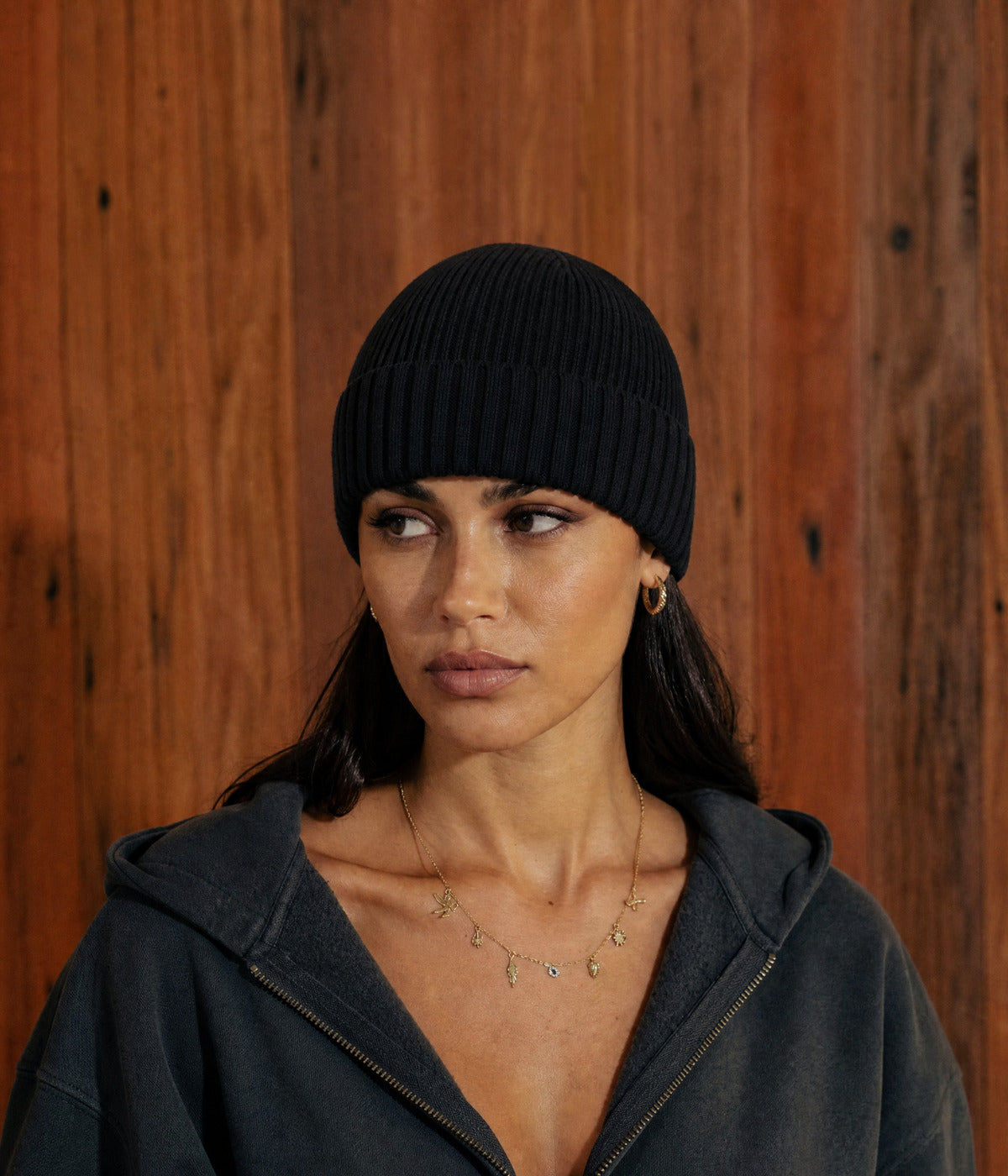 RIBBED BEANIE.