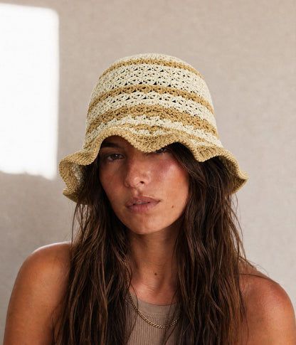 SCALLOPED CROCHET BUCKET.