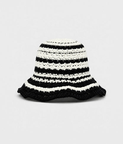 SCALLOPED CROCHET BUCKET.