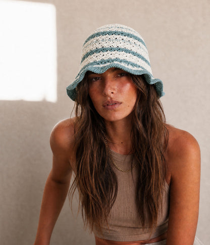 SCALLOPED CROCHET BUCKET.